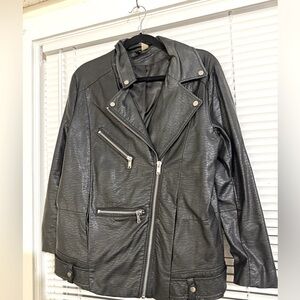 DIVIDED by H&M
Black leather jacket
Size 14
From a pet free & smoke free home